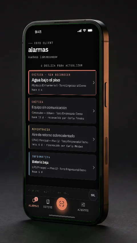 La app Vaultis en un teléfono: bandeja de alarmas activas, una crítica sin reconocer.